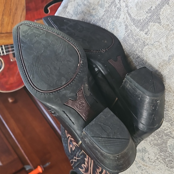 ARIAT Snip Toe Black Boots - Picture 9 of 16